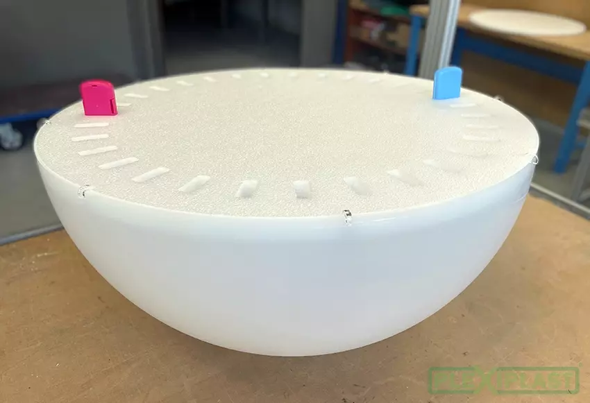 Opal hemisphere with a diameter of 900mm