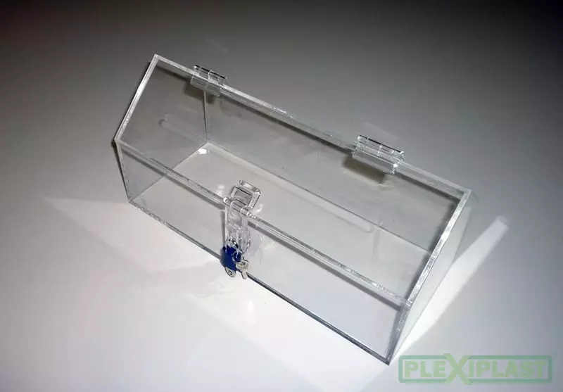 Oblong house-like moneybox