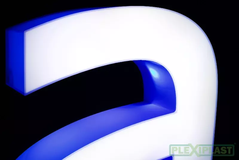 Double color acrylic channel letters detail