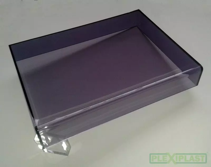 Kryt gramofonu z kouřového plexiskla