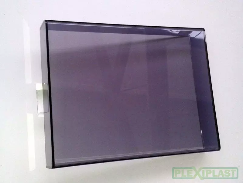 Kryt gramofonu z kouřového plexiskla