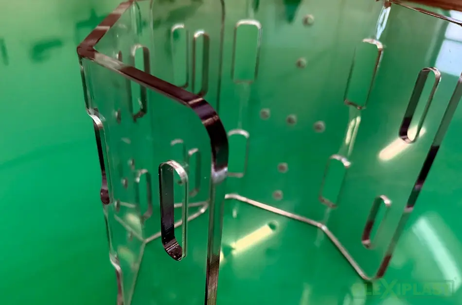 Demonstration of polycarbonate processing: milling – bending – edge polishing of polycarbonate