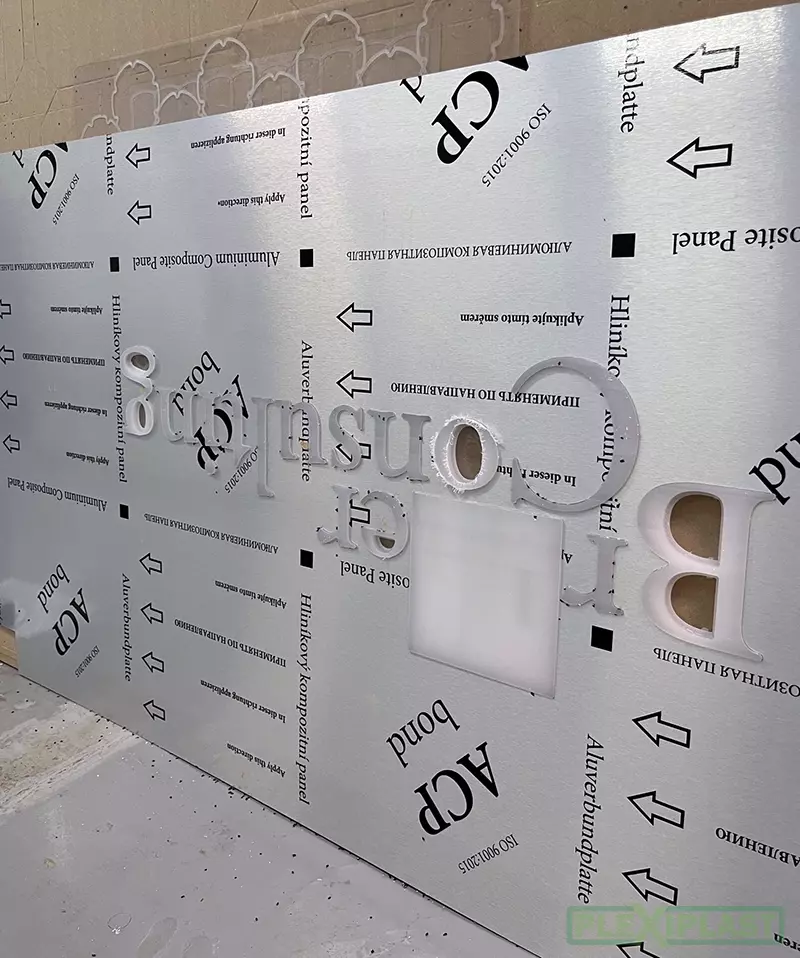 Box for light advertising