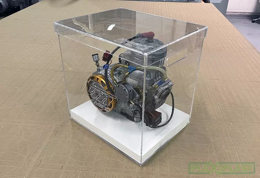 Plexisklová vitrína