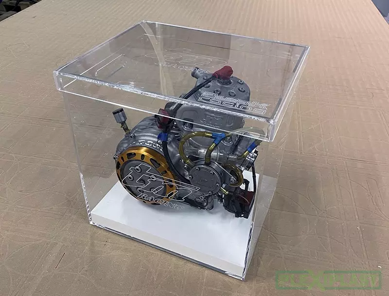 Plexisklová schránka