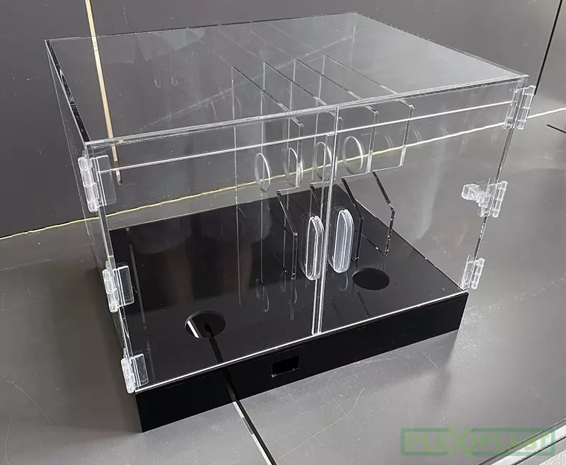 Plexisklová vitrínka