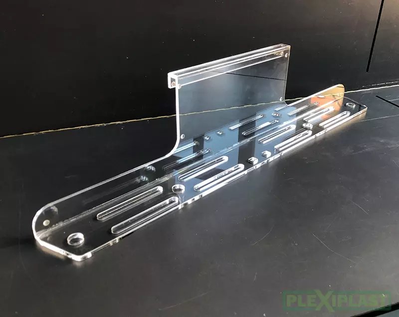 Transparent shelf for shower gels