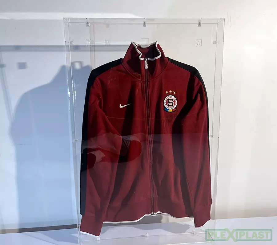 Rámování plexisklového dresu