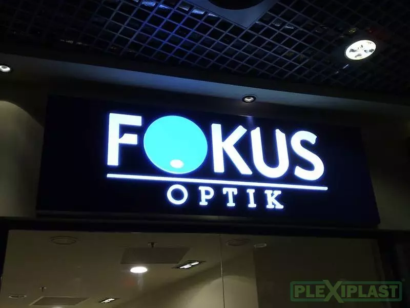 Světelný box jednostranný, vytvořený spojením plexiskla o různé světelné propustnosti