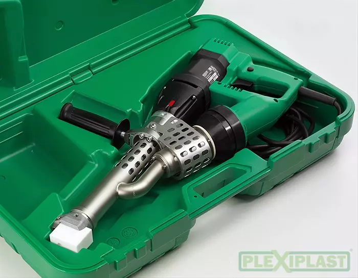 Extruder for joining materials