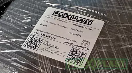 Bílá fólie na plexiskle GS