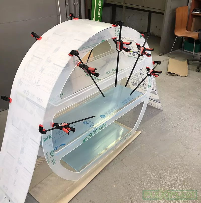 Obrobek, frézovaná vitrína